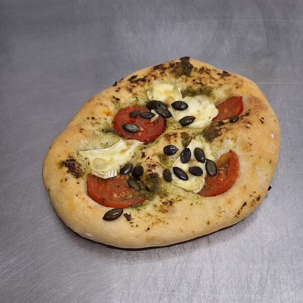 Focaccia Brie-Pesto