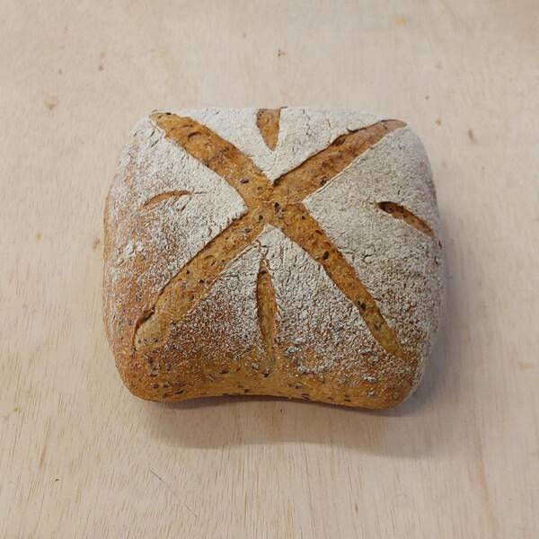 Tarwe-Spelt vloerbrood met lijnzaad